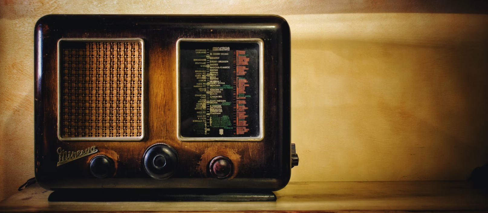 Retro Radio Bluetooth Speakers for Vintage Enthusiasts